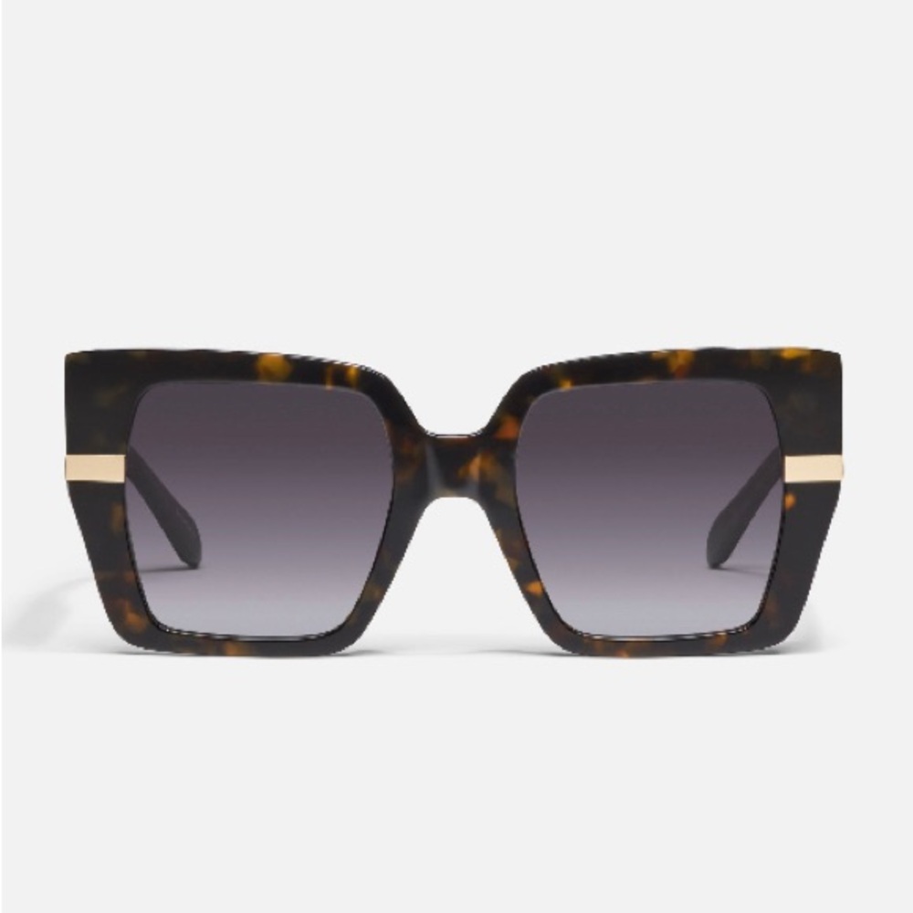QUAY $95 Notorious Sunglasses (Neutral Tort Frame / Smoke Lens)